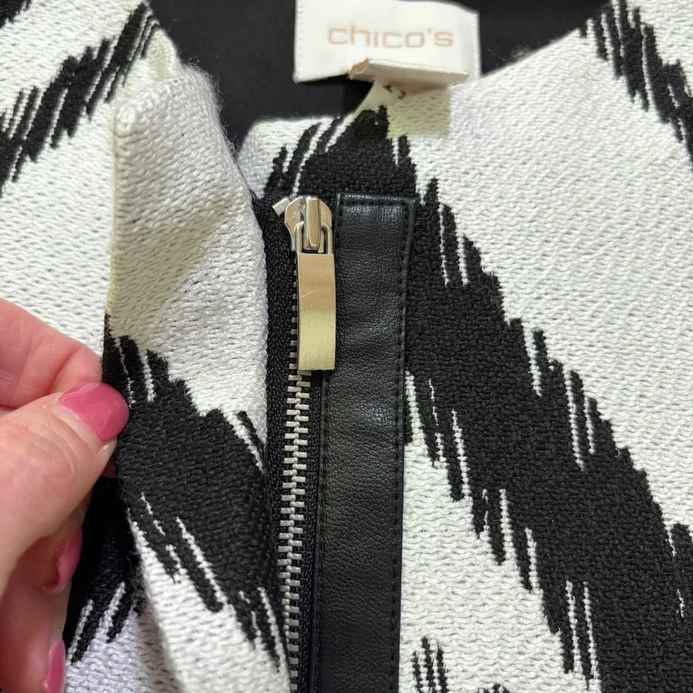 Chicos Black‎ White Chevron Ikat Topper Jacket Size 0 S Zip Front Pockets Lined